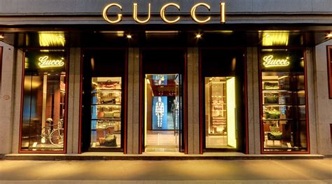 negozi gucci provincia di milano|gucci makeup milano.